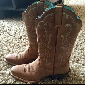 For lauren546 ARIAT BOOTS 7.5